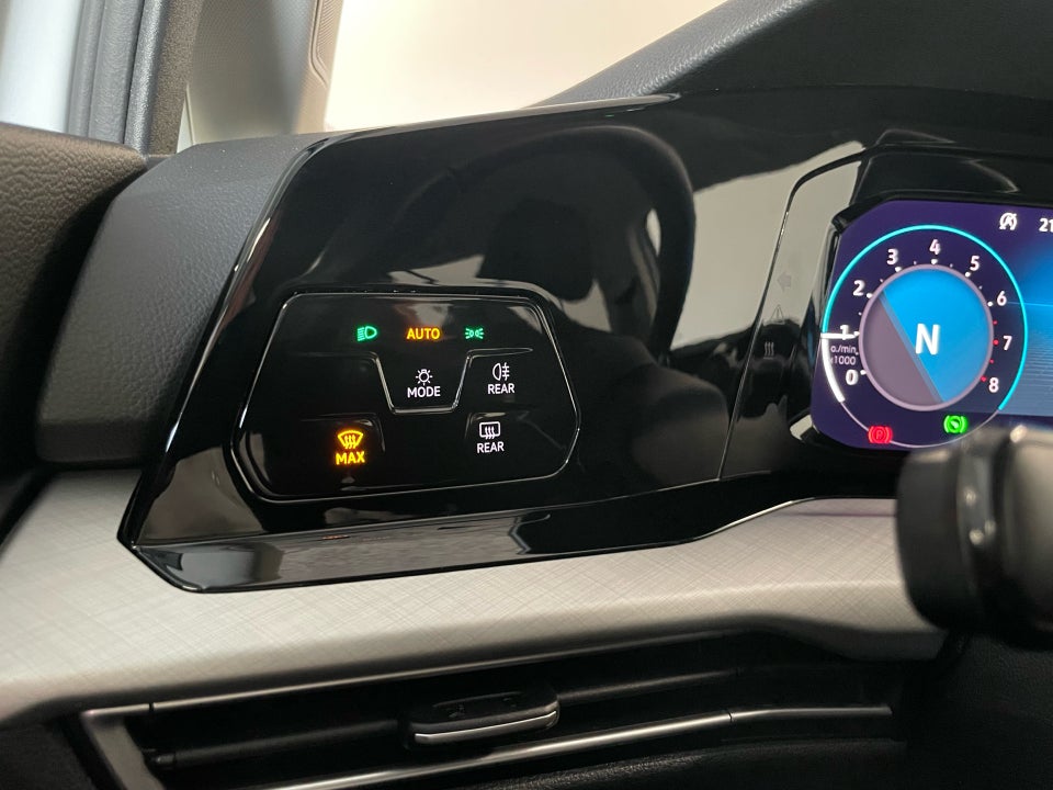 VW Golf VIII 1,5 eTSi 130 Life Variant DSG 5d