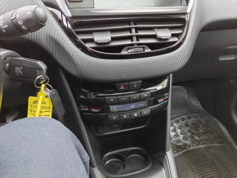 Peugeot 208 1,2 VTi Allure Sky 5d
