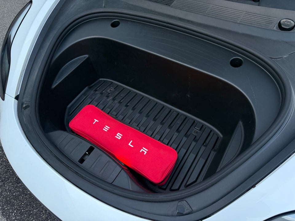 Tesla Model 3 Long Range AWD 4d