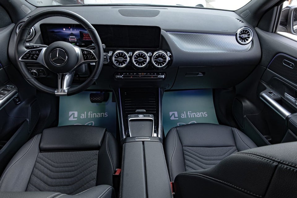 Mercedes EQA300 4Matic 5d