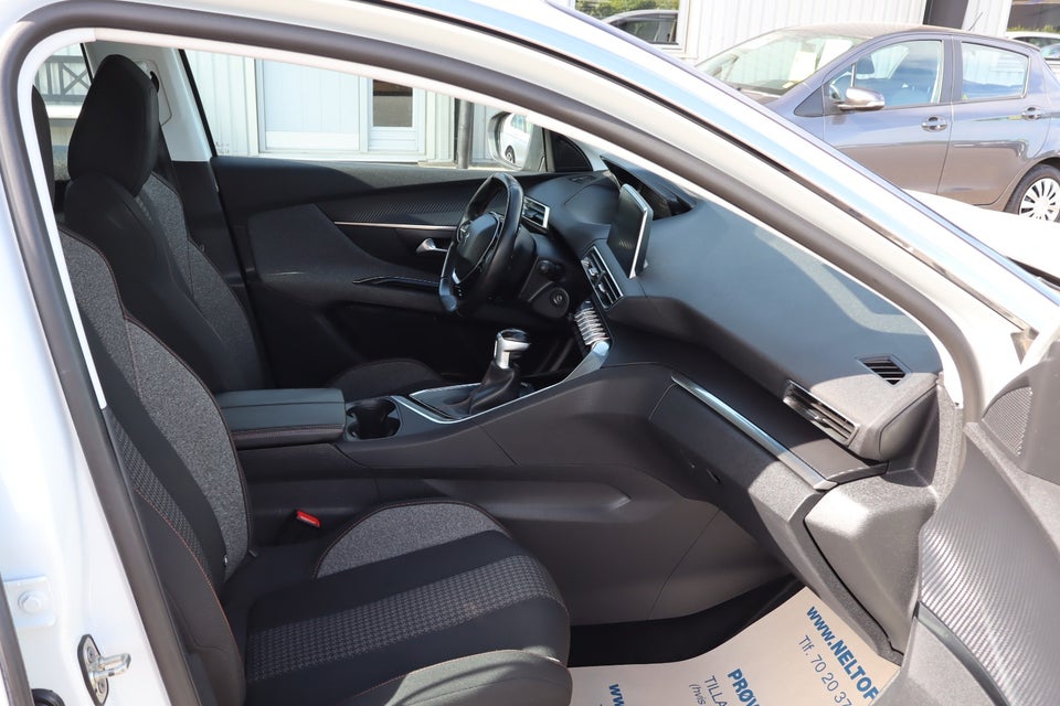 Peugeot 3008 1,2 e-THP 130 Allure 5d