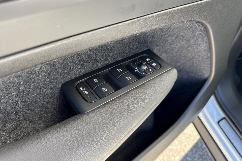 Volvo XC40 ReCharge Twin Plus 5d