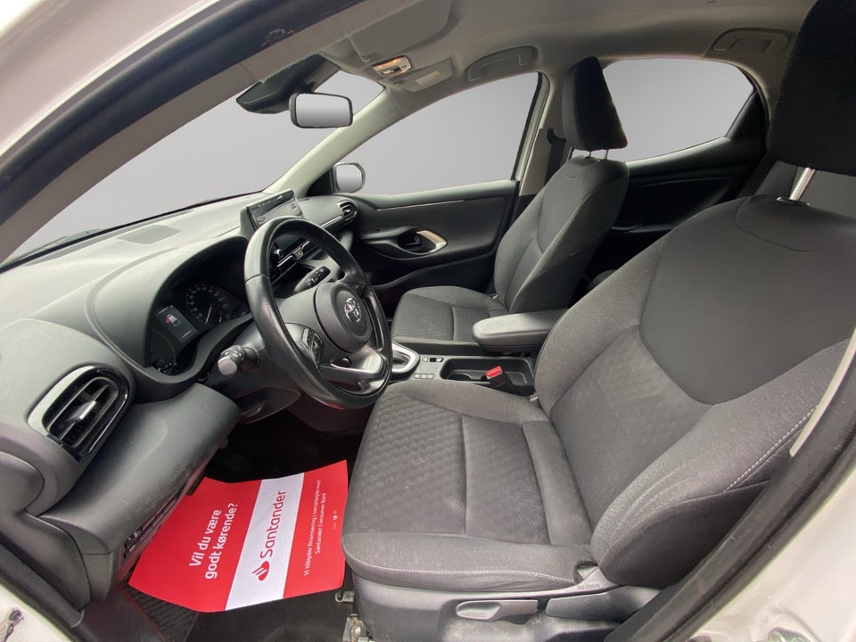 Toyota Yaris 1,5 Hybrid Essential e-CVT 5d