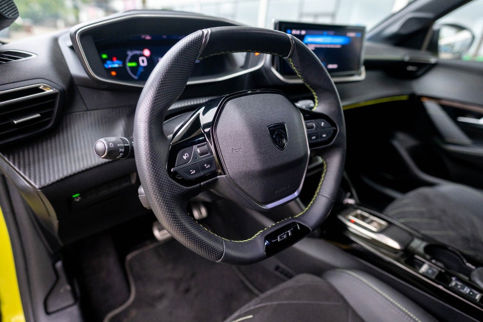Peugeot e-208 50 GT 5d