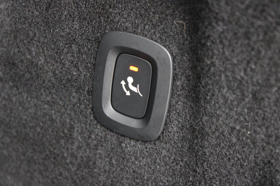 Volvo XC60 2,0 B4 197 R-Design aut. AWD 5d