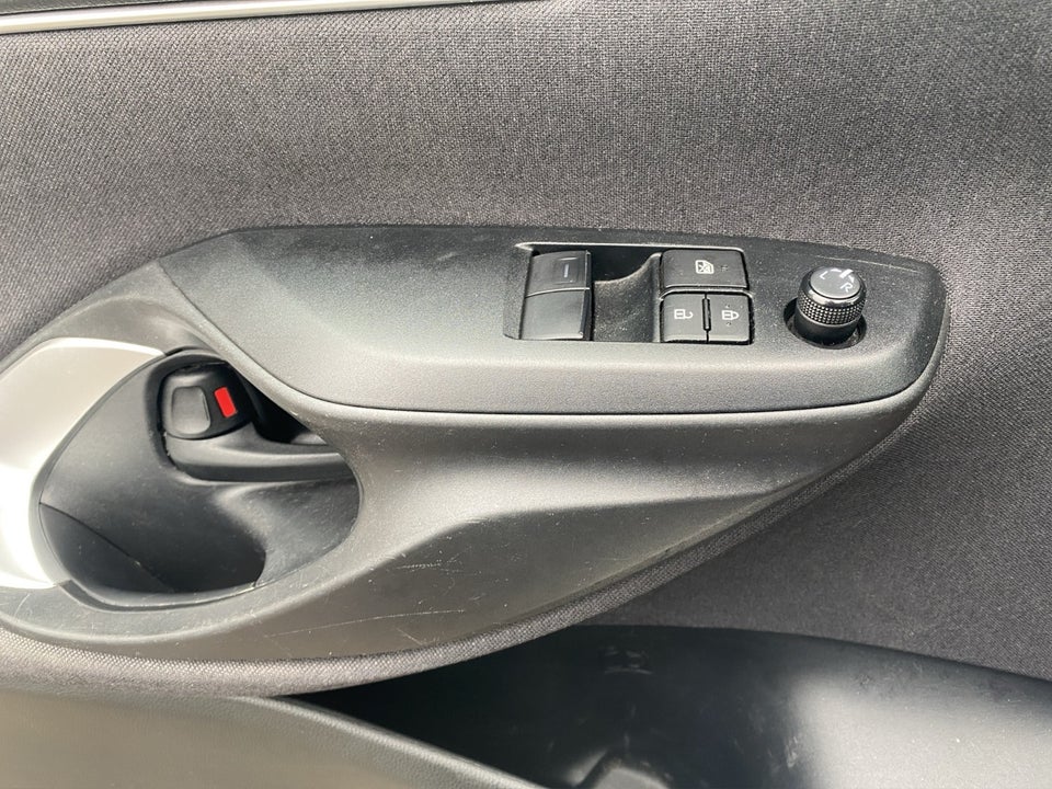 Toyota Yaris 1,5 Hybrid Essential e-CVT 5d