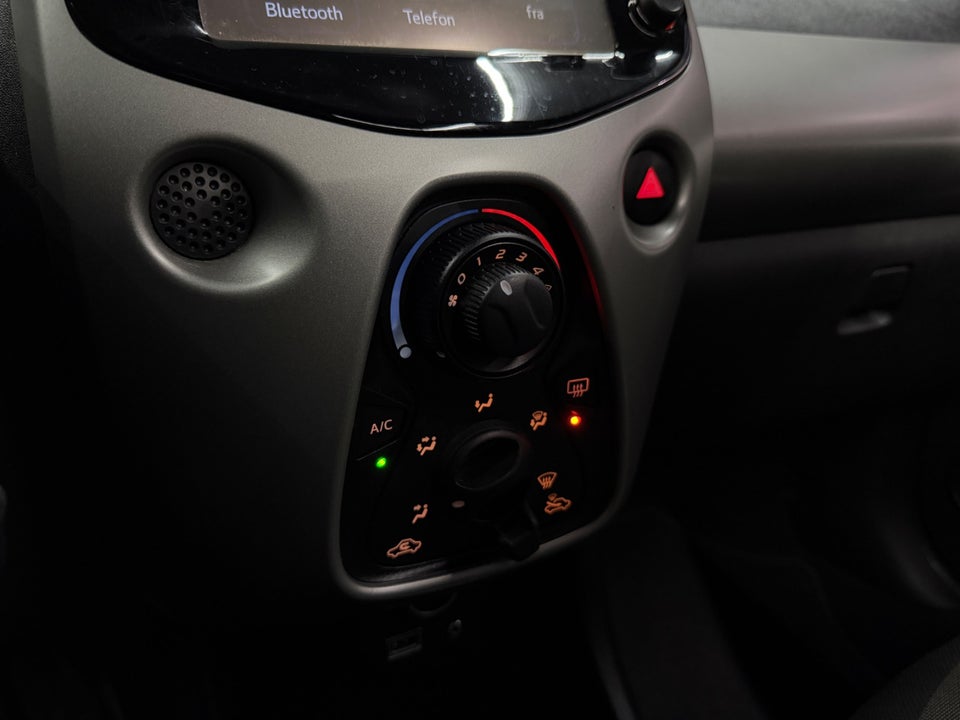 Toyota Aygo 1,0 VVT-i x-wave Sky 5d
