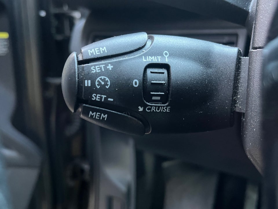 Peugeot 3008 1,2 e-THP 130 Allure 5d