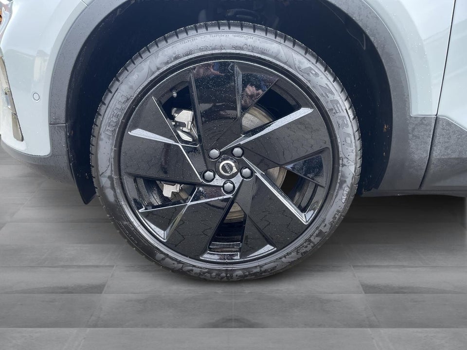 Volvo EX40 Extended Range Black Edition 5d