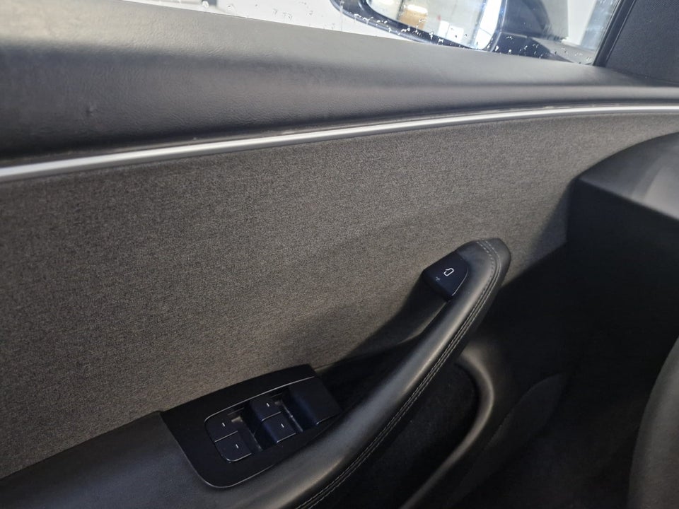 Tesla Model 3 RWD 4d