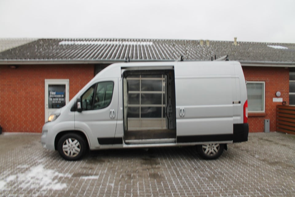 Peugeot Boxer 335 2,2 BlueHDi 165 L2H2 Ultimate