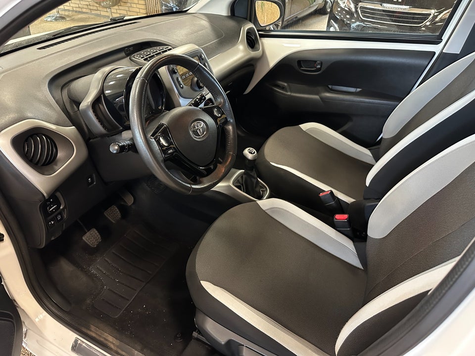 Toyota Aygo 1,0 VVT-i x-play 5d