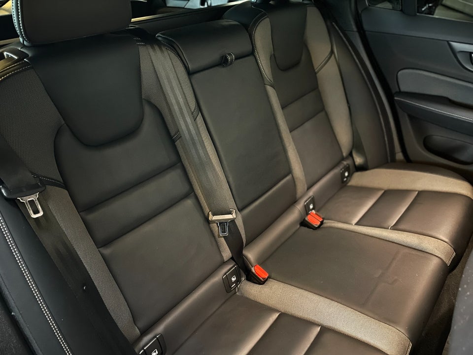 Volvo V60 2,0 T6 ReCharge R-Design aut. AWD 5d