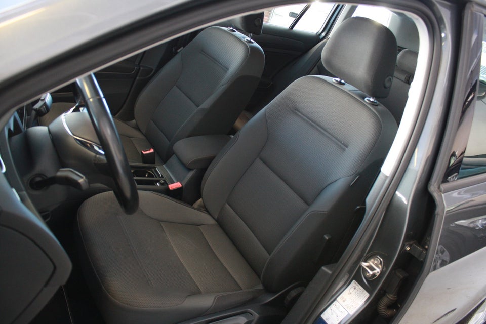 VW Golf VII 2,0 TDi 150 Comfortline DSG 5d