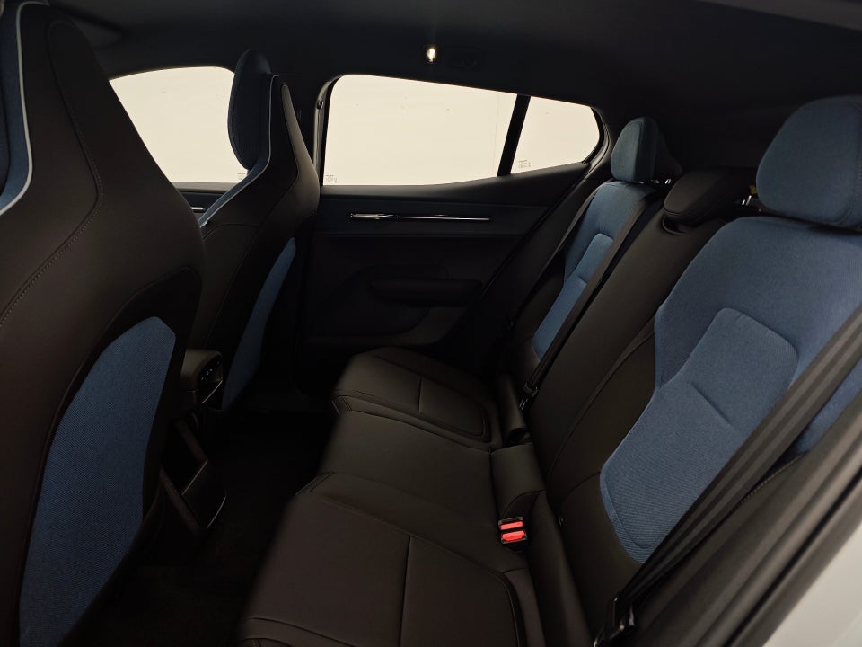 Volvo EX30 Standard Range Plus 5d