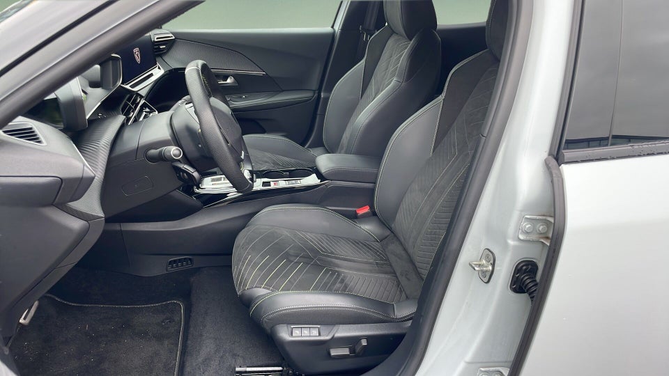 Peugeot e-2008 54 GT 5d
