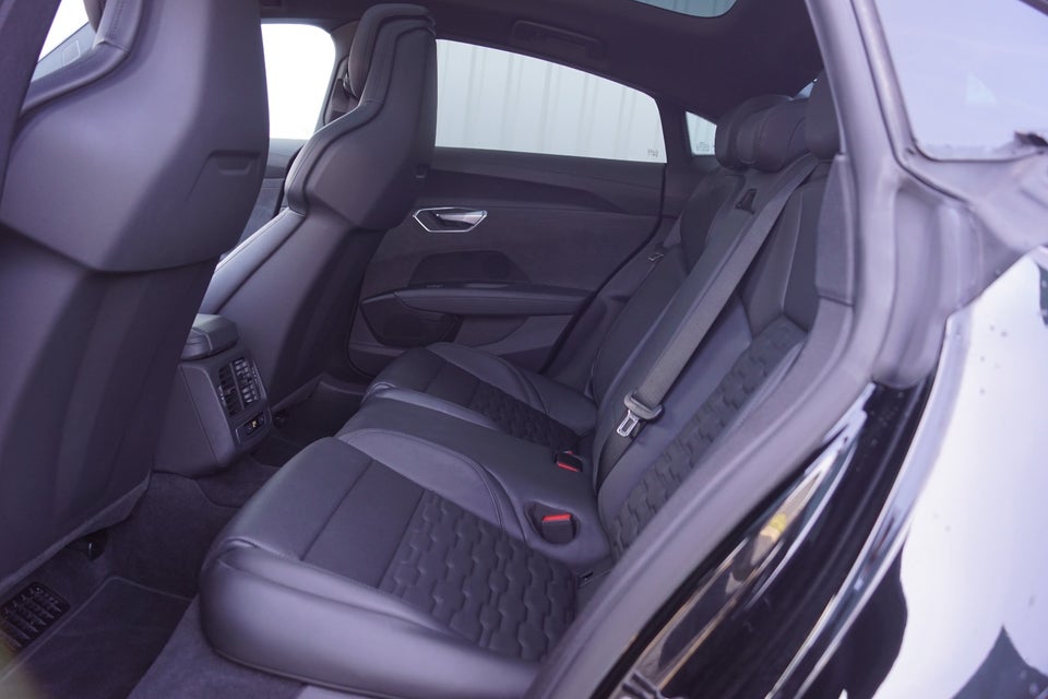 Audi e-tron GT quattro 4d