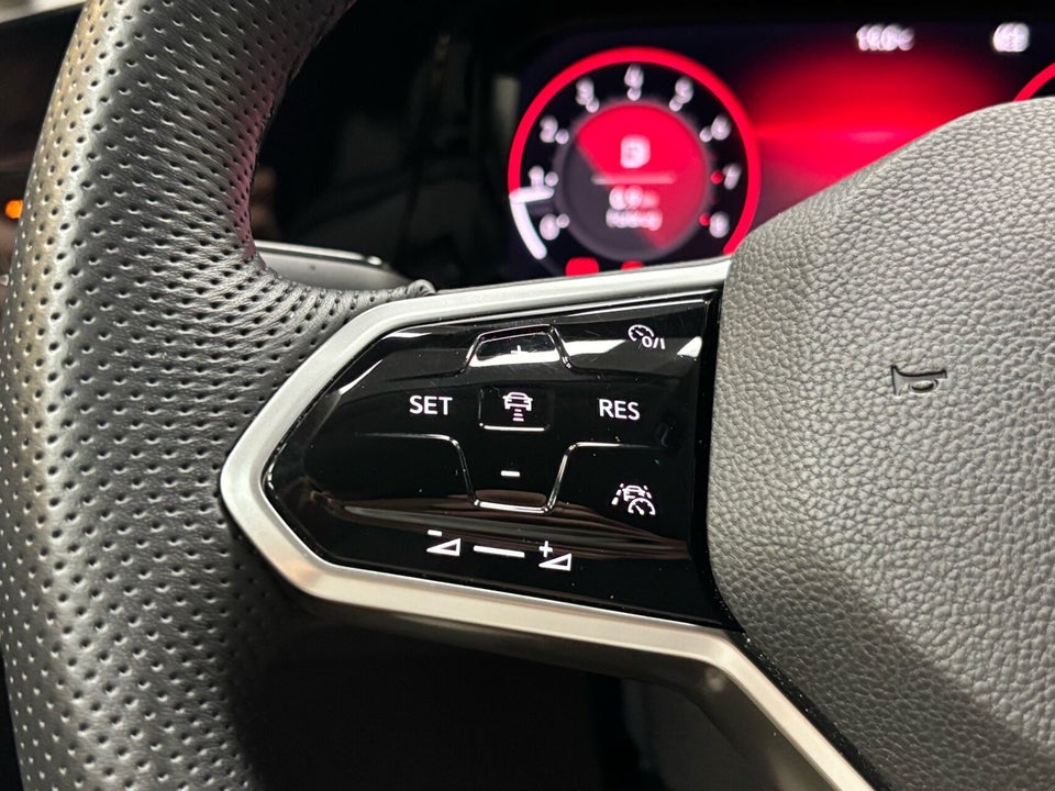 VW Golf VIII 1,5 eTSi 150 Style DSG 5d