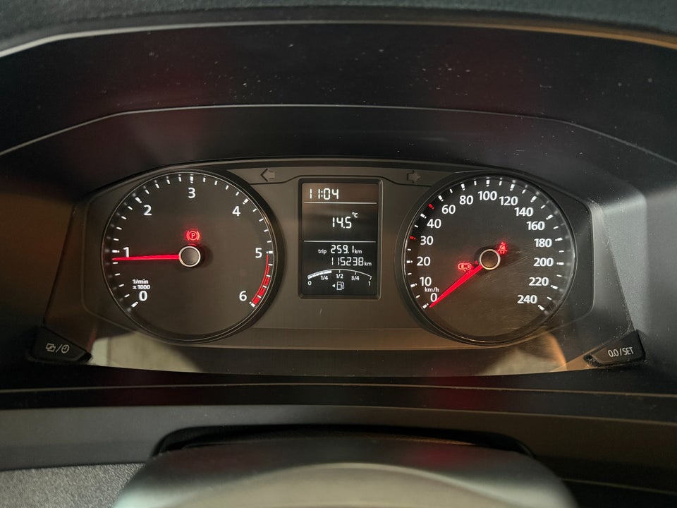 VW Transporter 2,0 TDi 102 Kassevogn kort