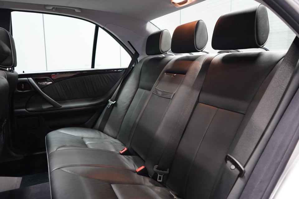 Mercedes E320 3,2 Elegance 4d
