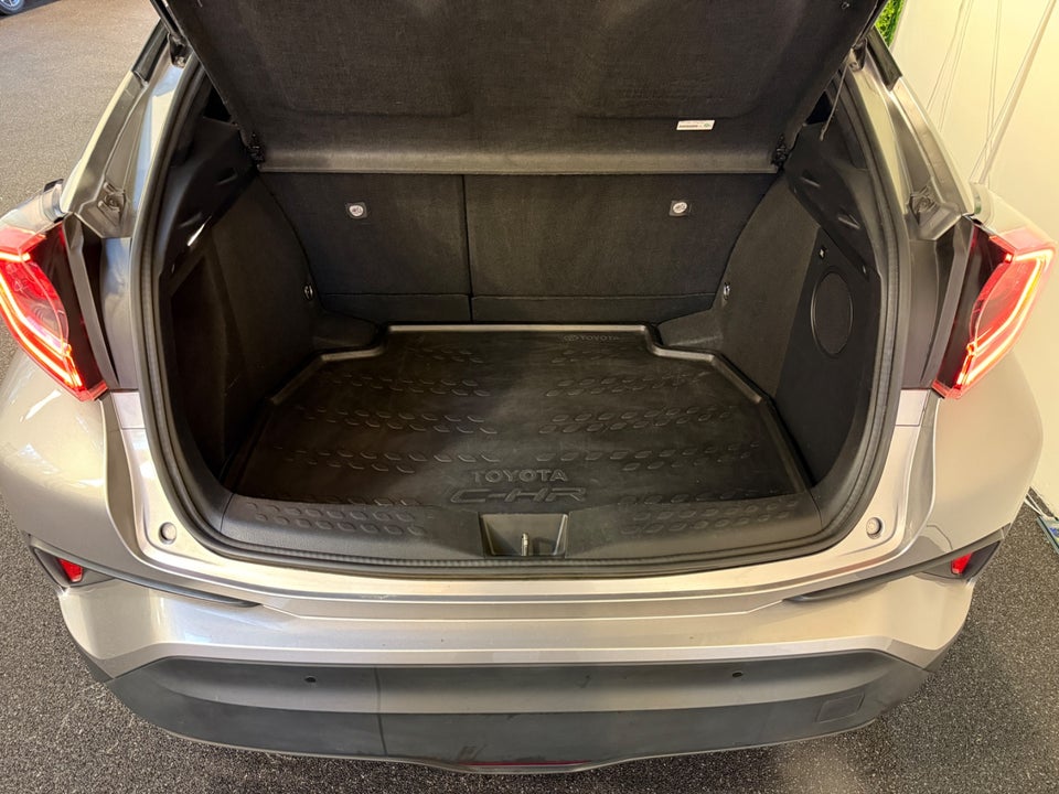 Toyota C-HR 1,8 Hybrid Premium Selected CVT 5d