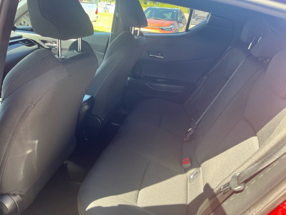 Toyota C-HR 1,8 Hybrid Premium Selected CVT 5d