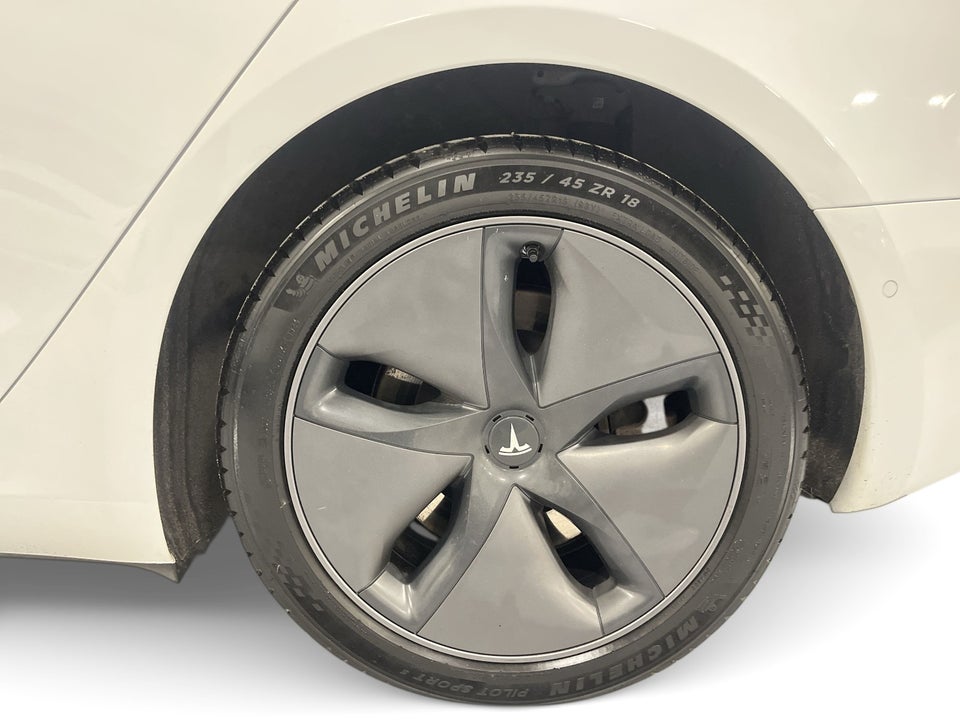 Tesla Model 3 Long Range AWD 4d