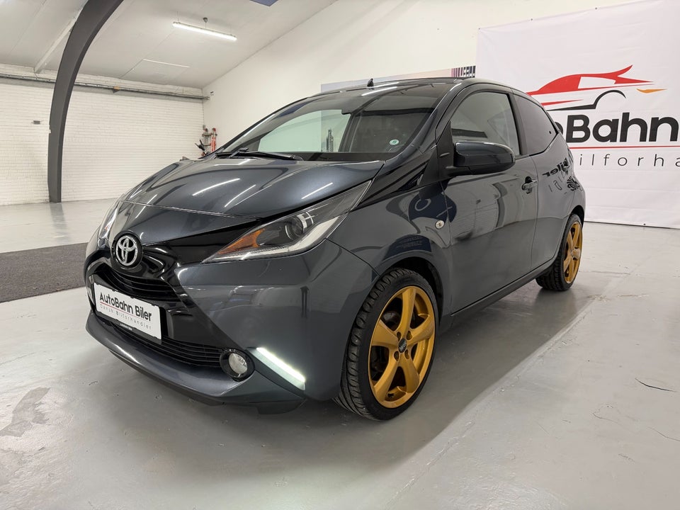 Toyota Aygo 1,0 VVT-i x-wave Sky 5d