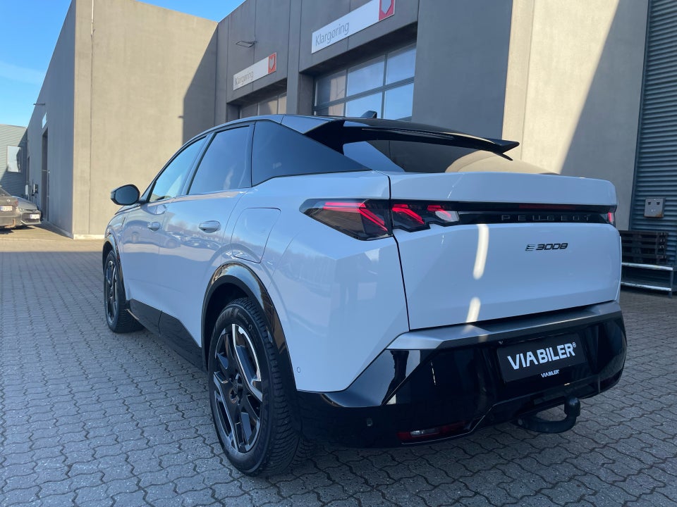 Peugeot e-3008 77 GT Pack 5d