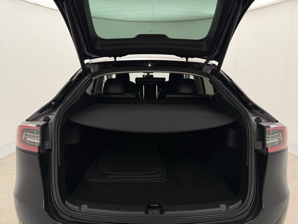 Tesla Model Y RWD 5d