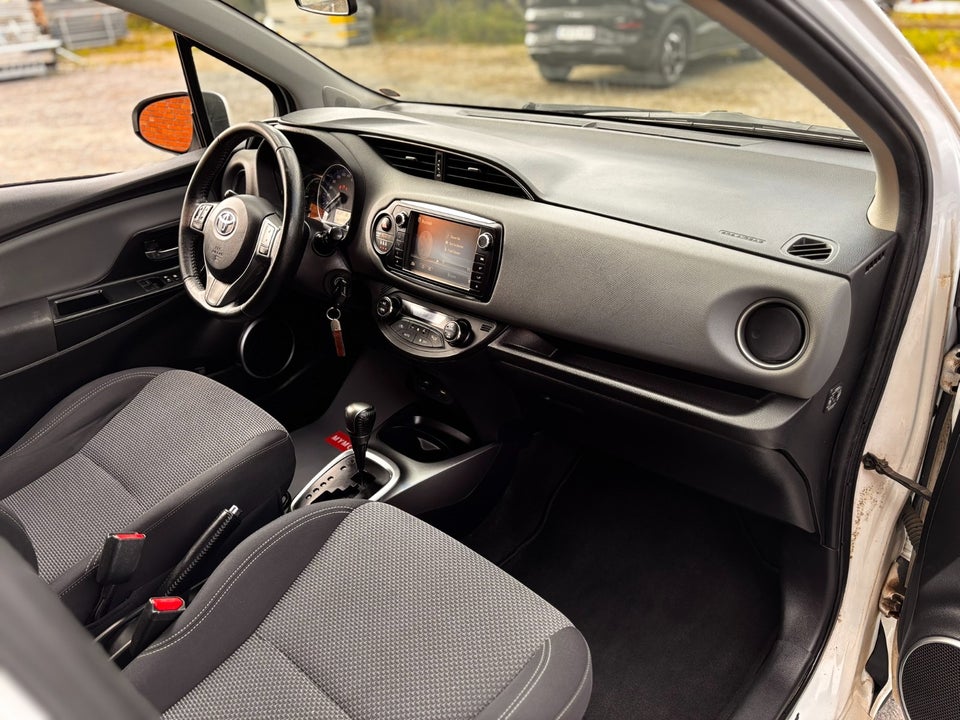 Toyota Yaris 1,5 Hybrid H1 e-CVT 5d