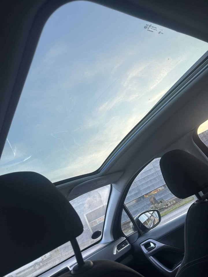 Peugeot 2008 1,2 VTi 82 Active Sky 5d