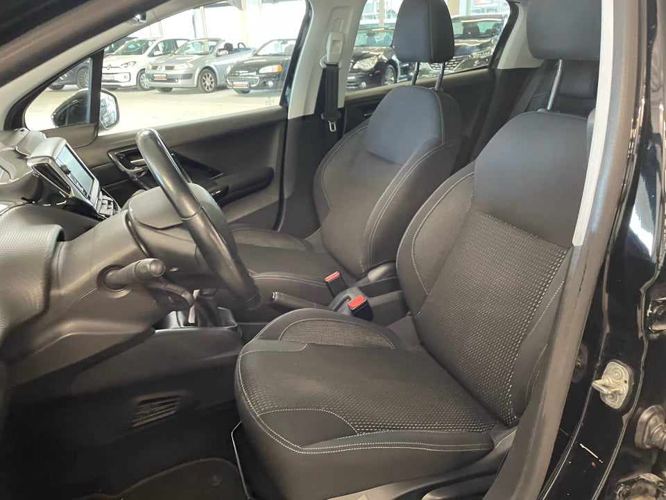 Peugeot 208 1,5 BlueHDi 100 Allure Sky 5d