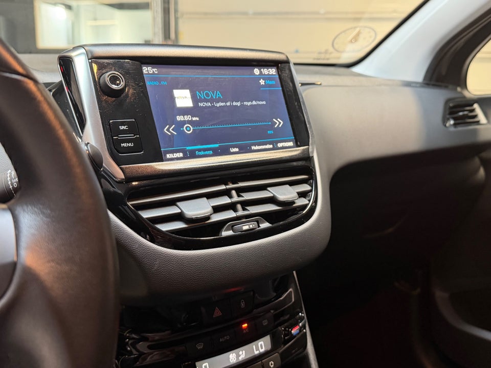 Peugeot 208 1,2 PureTech 82 Envy 5d