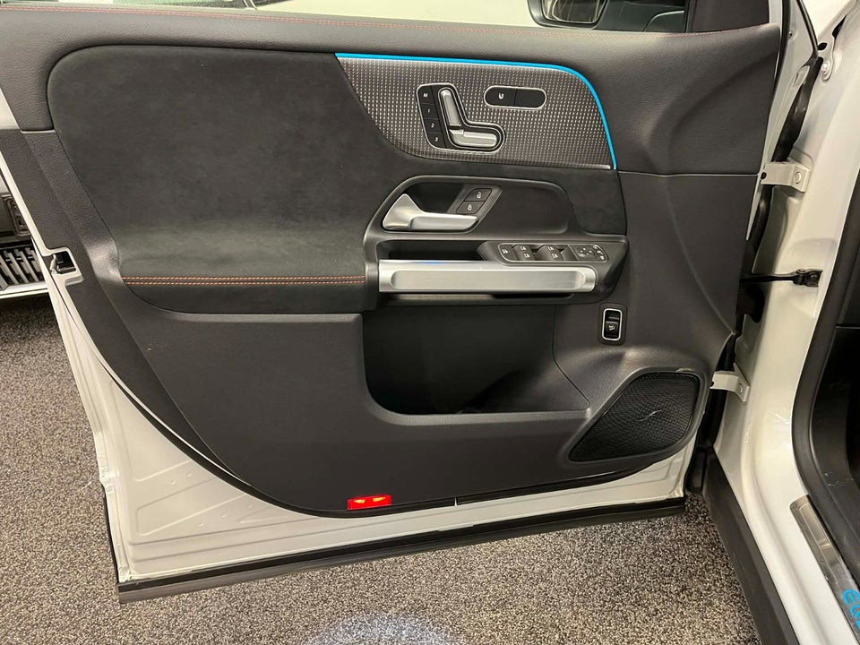 Mercedes EQB250 AMG Line 5d