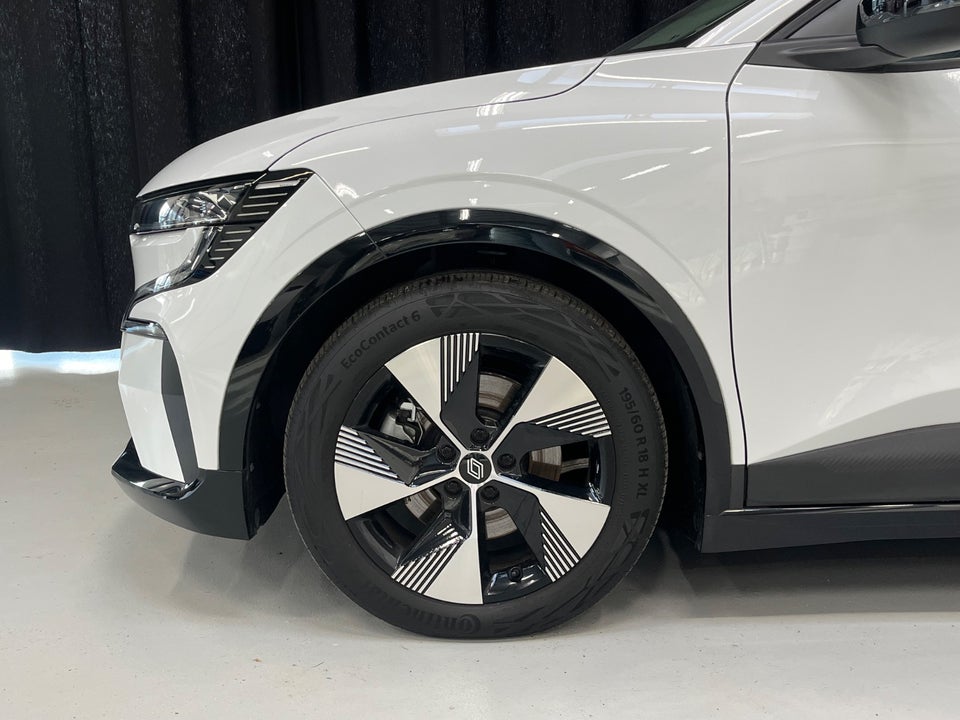 Renault Megane E-Tech 40 Equilibre 5d