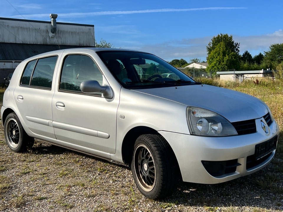 Renault Clio II 1,2 8V Storia 5d