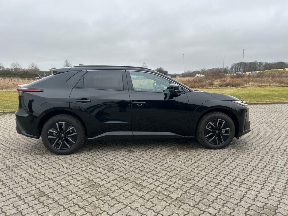 Toyota bZ4X Executive 5d