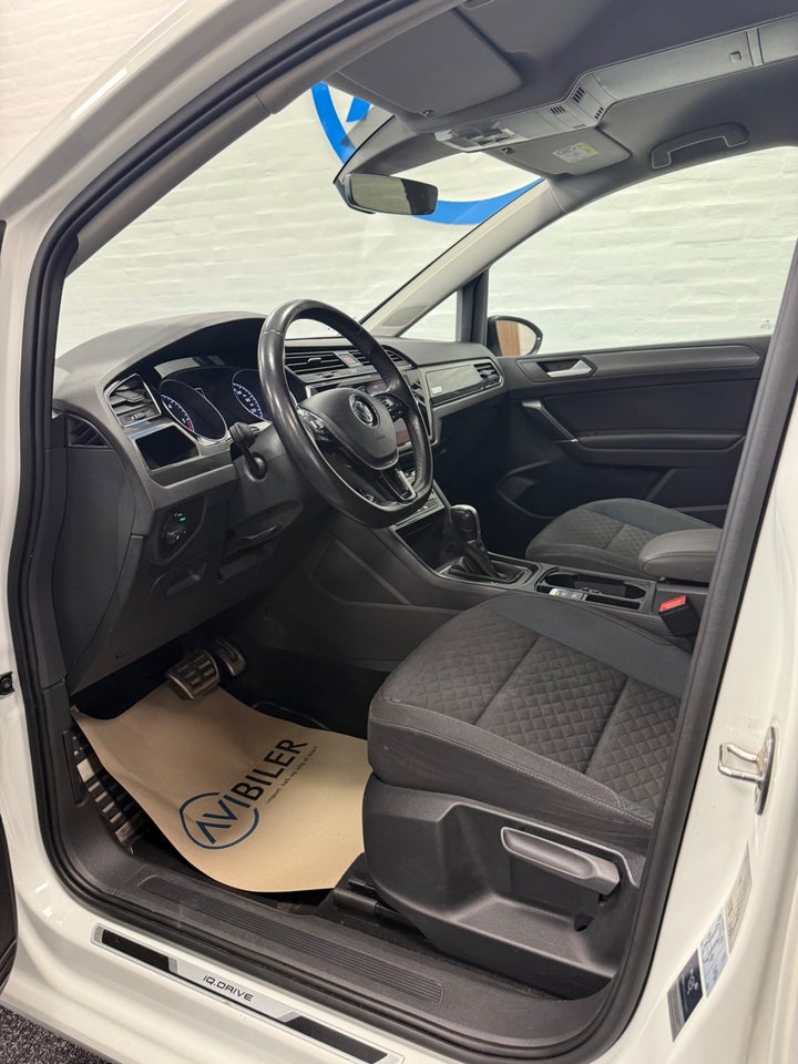 VW Touran 1,6 TDi 115 IQ.Drive DSG 7prs 5d