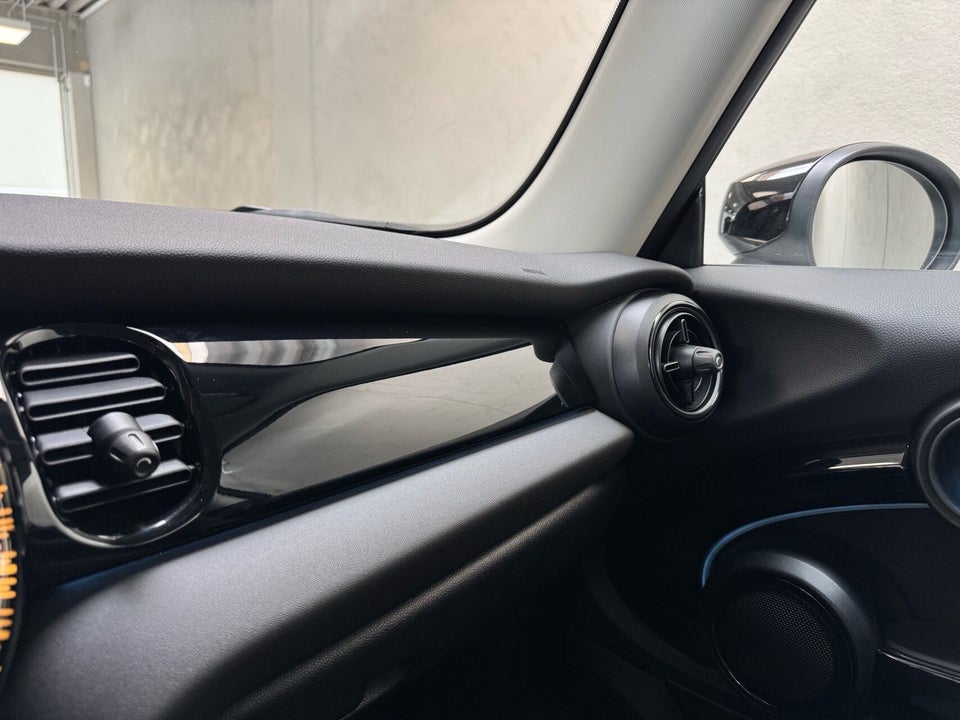 MINI Cooper SE Essential 3d