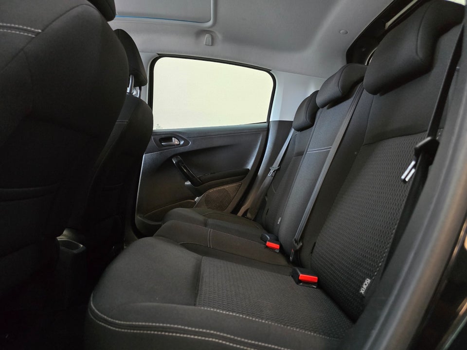 Peugeot 208 1,2 VTi 82 Selection Sky 5d