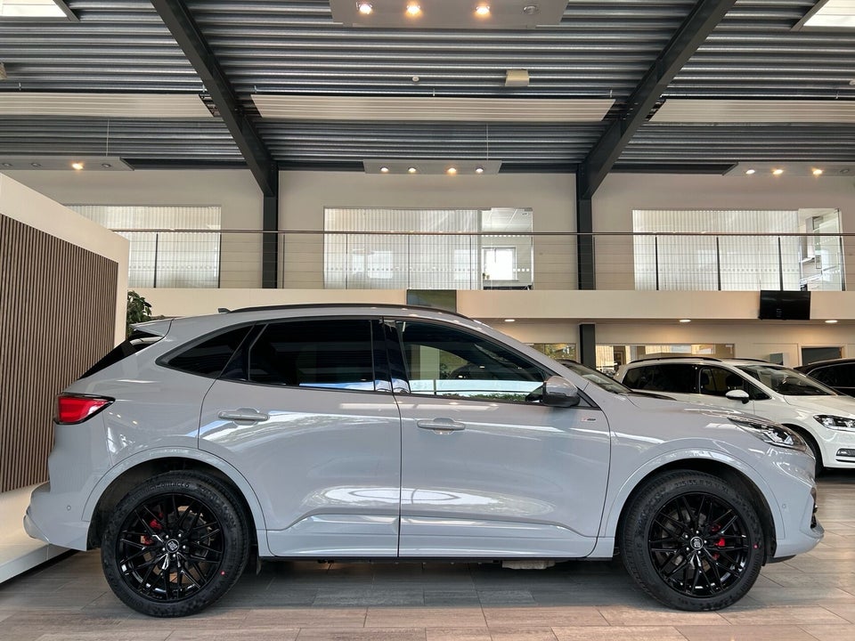 Ford Kuga 2,5 PHEV Graphite Tech CVT 5d