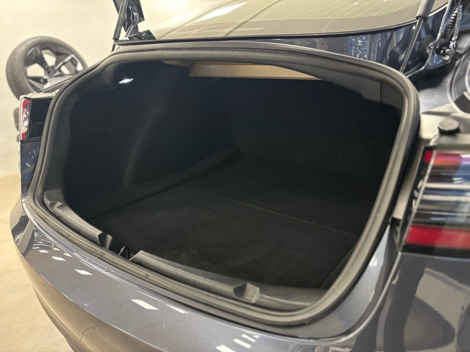 Tesla Model 3 Long Range AWD 4d