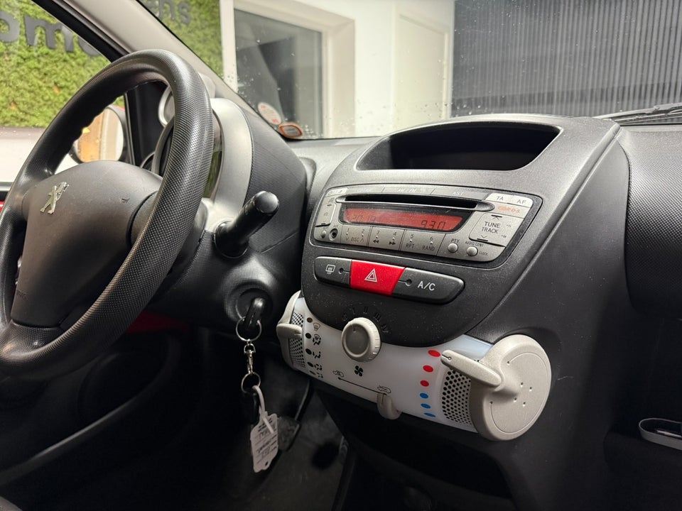 Peugeot 107 1,0 Champion 5d