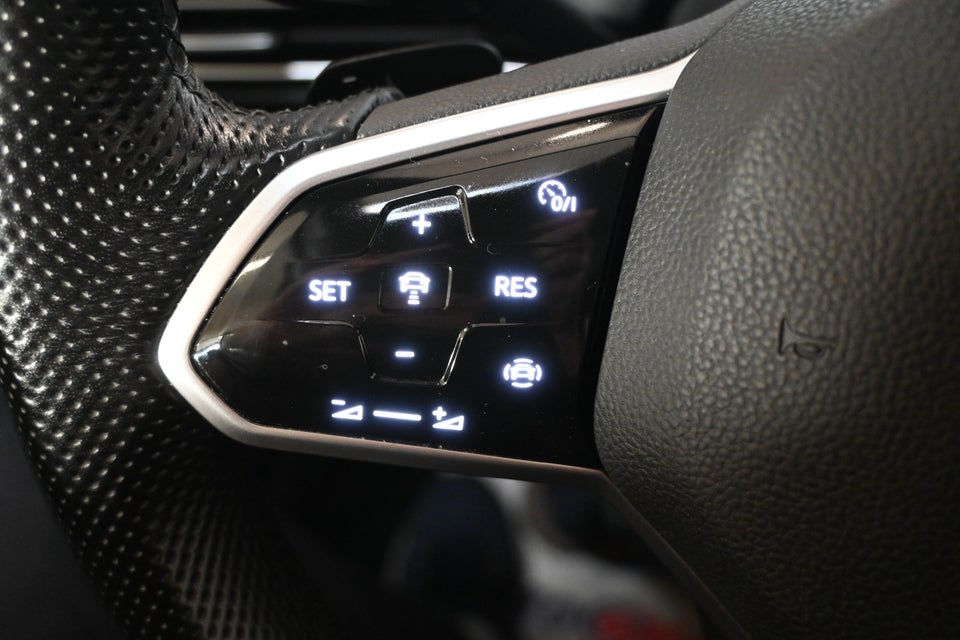 VW Golf VIII 1,4 GTE DSG 5d