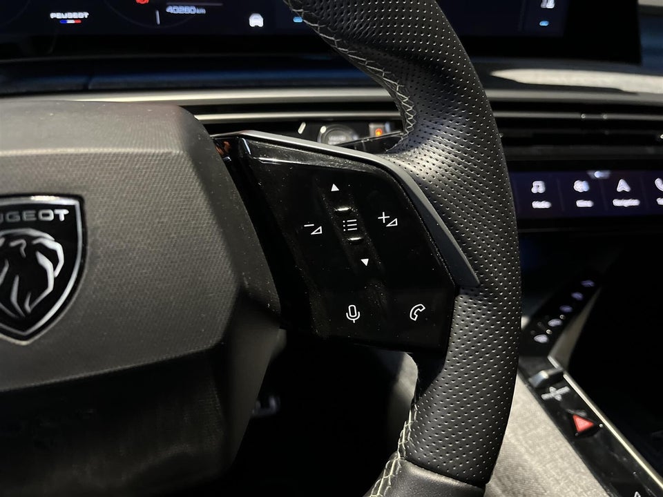 Peugeot e-3008 77 GT Pack 5d