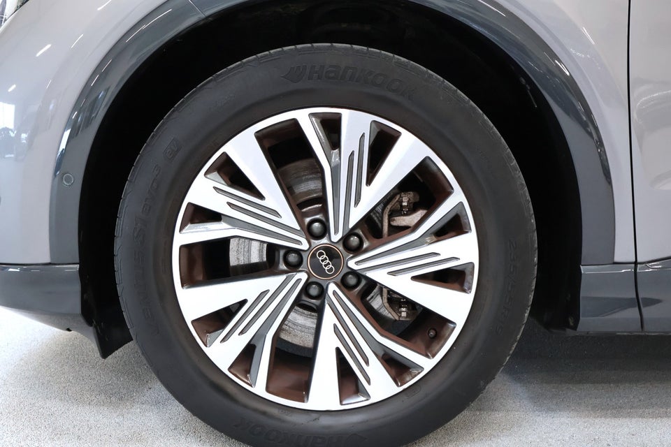 Audi Q4 e-tron 45 Advance quattro 5d