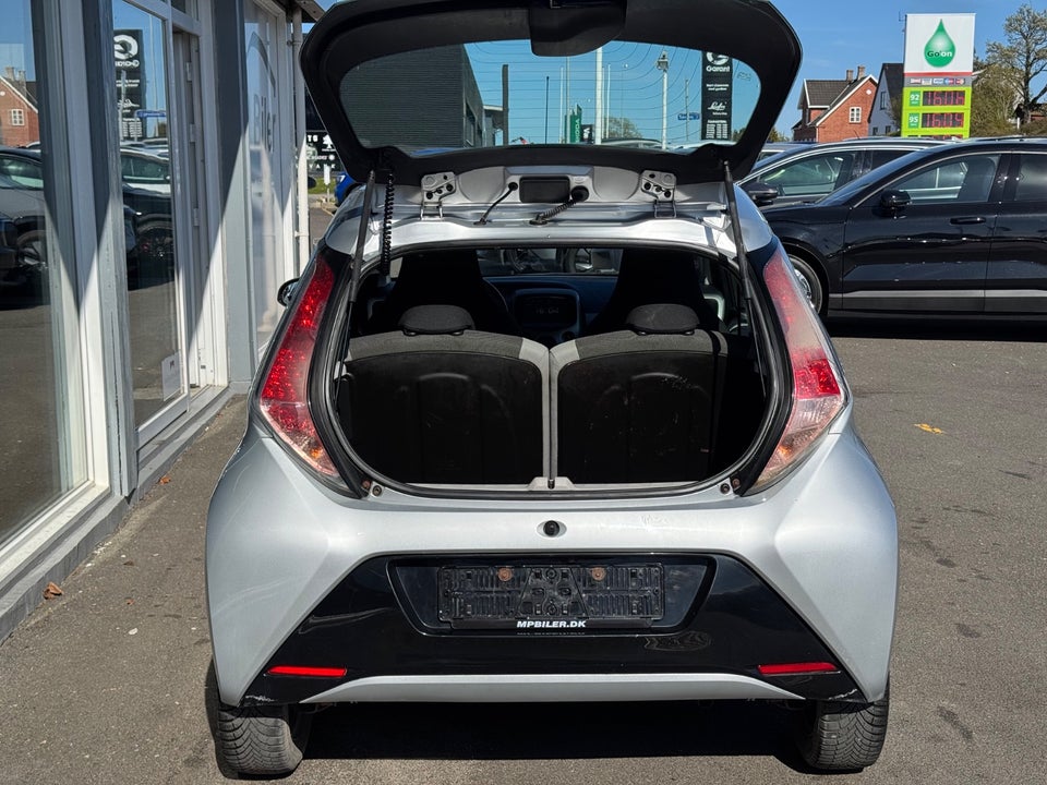 Toyota Aygo 1,0 VVT-i x-play 5d