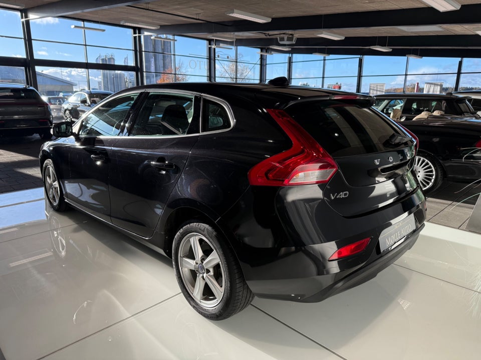 Volvo V40 1,6 D2 115 Summum 5d