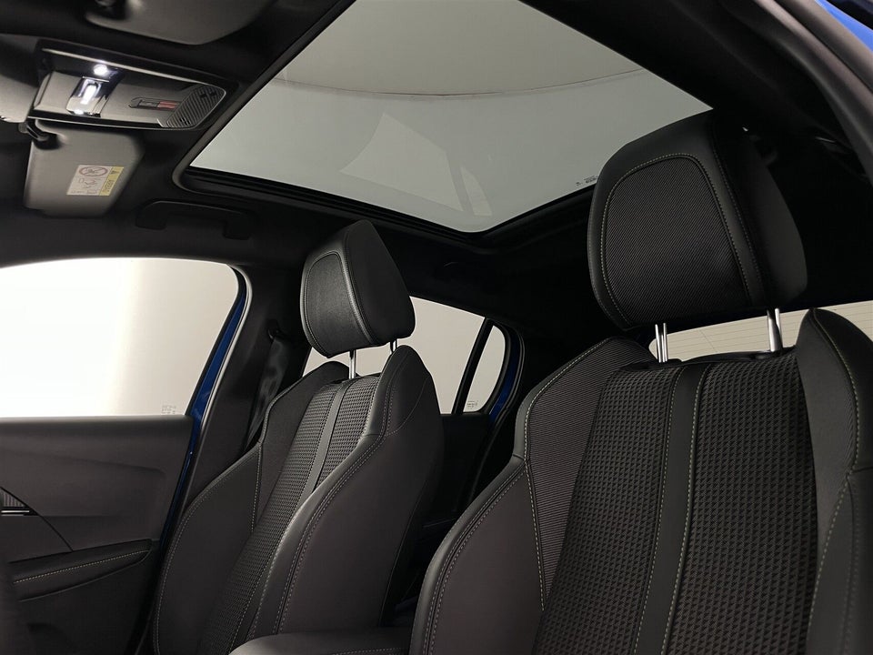 Peugeot e-208 50 GT 5d